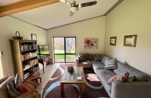 Splitters Creek House | Peaceful getaway in stunning bush setting