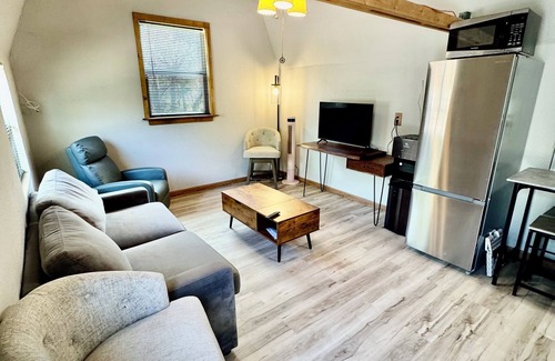 Dripping Springs Cabin | Peaceful Hill Country Cabin - Farm Fresh Eggs + Donkeys : Near Hamilton Pool