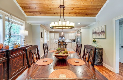 Rome House | Peaceful Home w/Porch & Yard, 5 Mi to Rome!