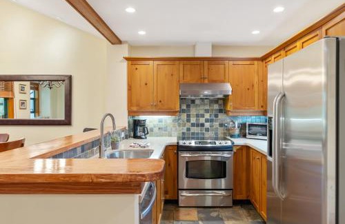 Blackcomb House | Peaceful Home with PRIVATE Hot Tub and Garage by Harmony Whistler