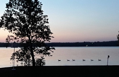 Grove House | Peaceful lake home with beautiful sunset views