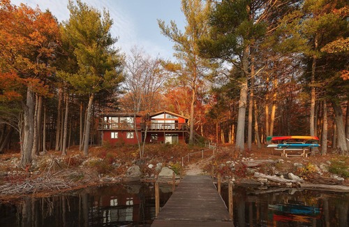 Sandwich House | Peaceful Lakefront Home