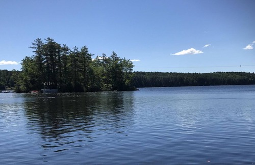 Oxford House | Peaceful Lakefront House on Beautiful Thompson Lake