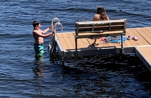 Oxford House | Peaceful Lakefront House on Beautiful Thompson Lake