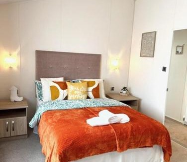 Chichester Resort | Peaceful Lakeside Chalet - LONG TERM STAYS Welcome