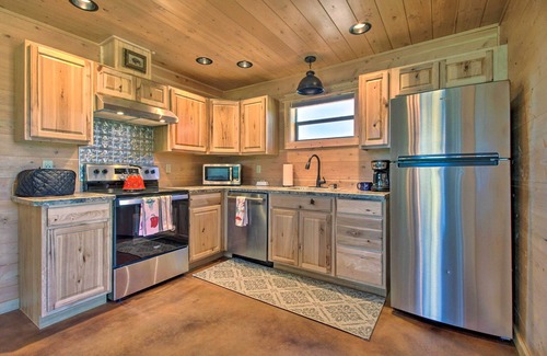 Livingston Cabin | Peaceful Mtn Retreat ~ 43 Mi to Yellowstone!