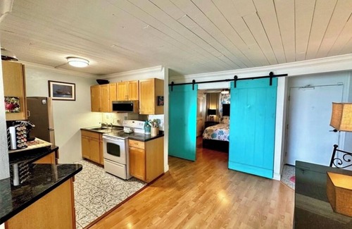 Maili Condo | Peaceful, oceanfront,1-bedroom condo with AC, WiFi, on the west coast of Oahu.