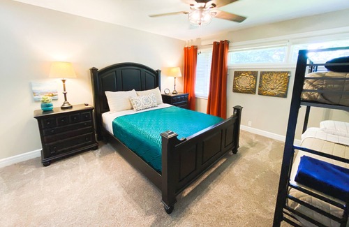 Monett House | Peaceful Place: Upscale Accomodations, Small Town Feel