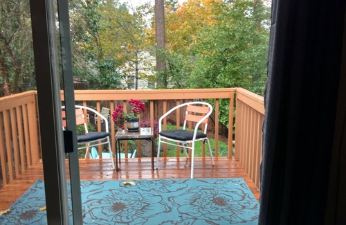 Lake Oswego Apartment | Peaceful Private Beautifully Furnished Air Cond. Apartment-Free WiFy