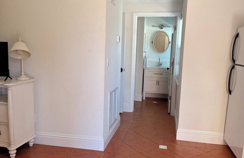 Braden River Apartment | Peaceful, Private Studio Retreat in a Quiet, Convenient Location with AC & WiFi