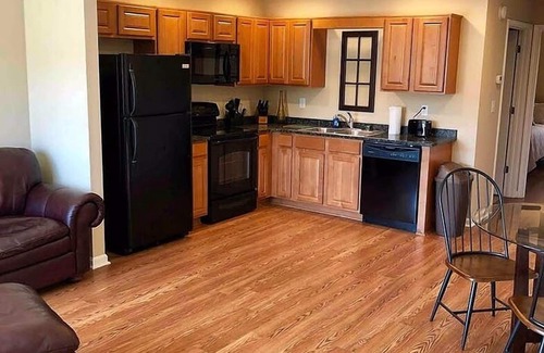 Elizabethtown Apartment | Peaceful Private Retreat ~ High-End Finishes And Hardwood Floors!