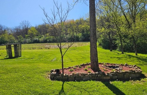 Morrow House | Peaceful, Quiet and Country with 2 bedrooms and WiFi, AC in marvelous Morrow