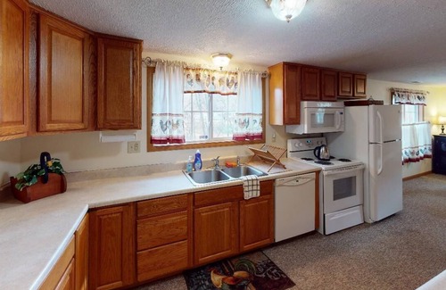 Carbon Hill Cabin | Peaceful, Quiet Getaway Cabin, Hocking Hills