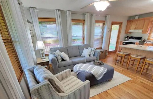 Galax Cabin | Peaceful & Relaxing Creekside Cabin Book 3 Nights Get 1 Night Free Book 7/Get20%