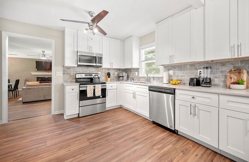 Cliftondale House | Peaceful Retreat , Close to Nature ,Fenced Yard!
