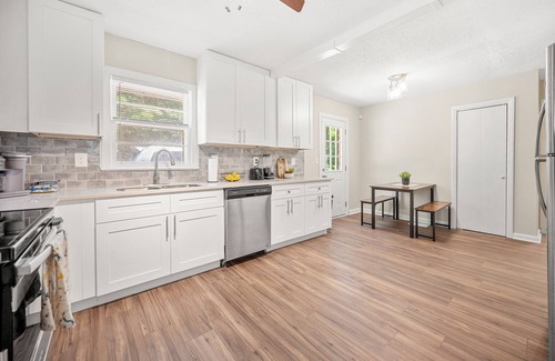 Cliftondale House | Peaceful Retreat , Close to Nature ,Fenced Yard!