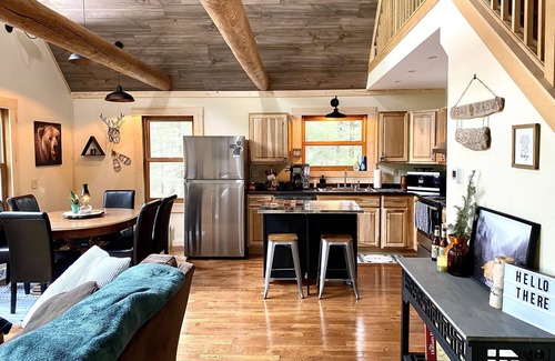 Rhinelander Cabin | Peaceful RIVER front cabin in the WOODS! Kayak, snowmobile, hike, relax!