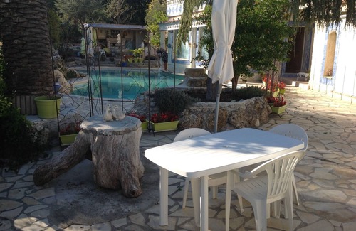 Aubagne House | Peaceful setting at the foot of the Garlaban