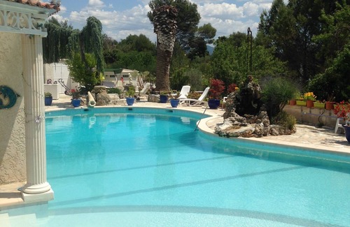 Aubagne House | Peaceful setting at the foot of the Garlaban