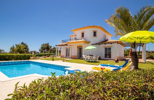 Monte Raposo Villa | Peaceful villa w/heatable pool, Armação