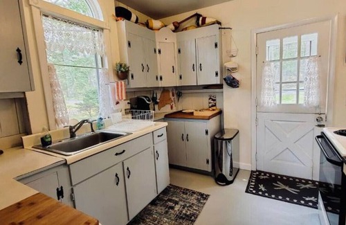 Bayville House | Peaceful Waterfront Retreat in Paradise Point