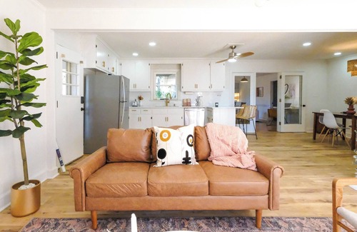Wilson House | Peaceful, Well-Lit 3 Bed, 3 Bath Spacious Retreat With Mid-Century Modern Design
