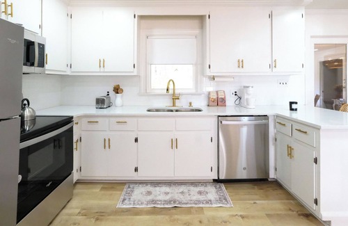 Wilson House | Peaceful, Well-Lit 3 Bed, 3 Bath Spacious Retreat With Mid-Century Modern Design