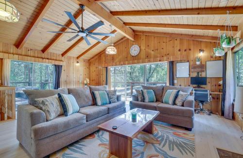 Oakhurst House | Peaceful Wooden Cabin, 2 Mi to Bass Lake!