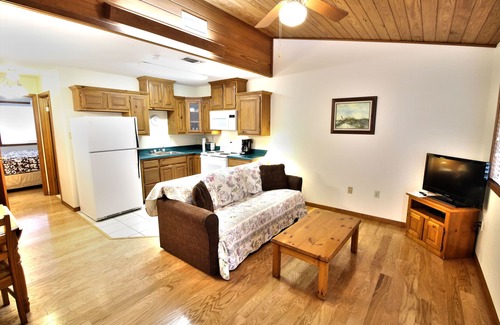 Fredericksburg Hotel | Peach Tree Inn & Suites