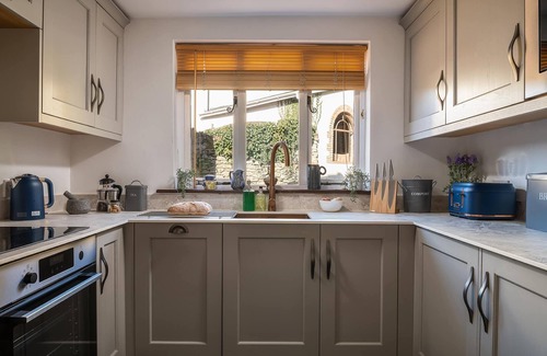 Combe Martin Cottage | Peacock Cottage - sleeps 4 guests in 2 bedrooms
