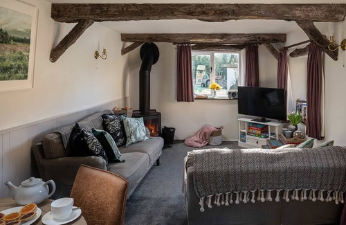 Combe Martin Cottage | Peacock Cottage - sleeps 4 guests in 2 bedrooms