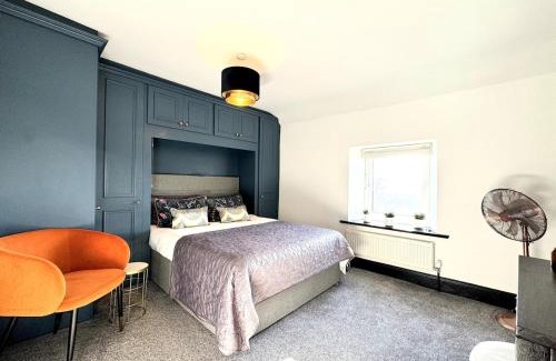 Crich House | Peak District Getaway Retreat! The most Stunning Garden Views - Firepit - Brand newly refurbished - Perfect for friends & family getaways