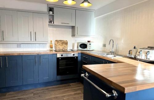 Crich House | Peak District Getaway Retreat! The most Stunning Garden Views - Firepit - Brand newly refurbished - Perfect for friends & family getaways