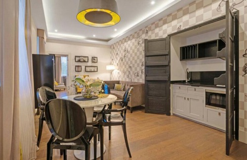 Darley Dale House | Peak Poolside Retreat: Derbyshire Oasis with Swimming Pool . Pet Friendly