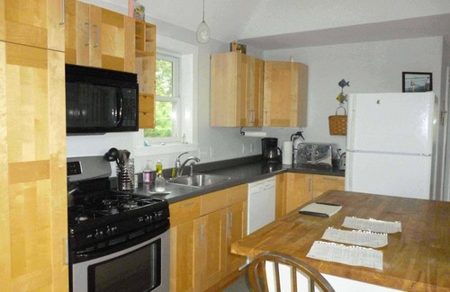 Peaks Island House | Peaks Cottage: Modern amenities, island charm, steps to shore