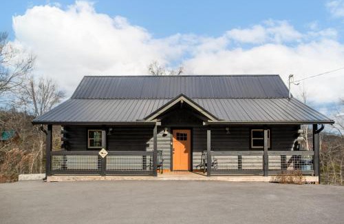 Sevierville House | Peaky Woods Cabin Hot Tub Game Room MTN Views