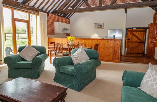 Wood Norton Cottage | PEAR TREE, family friendly, with a garden in Wood Norton