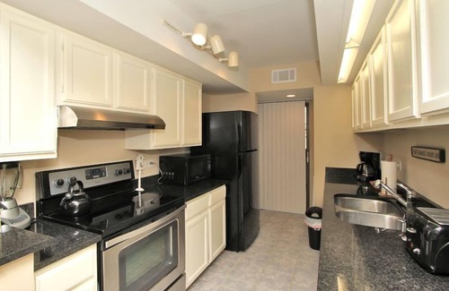 Hilton Head Island Villa | PEARL IN THE PALMS - SLEEPS 6,FREE BIKES, FREE WI-FI, POOL, TENNIS, GOLF & MORE