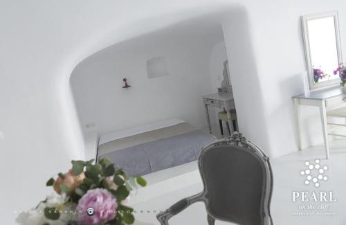 Imerovigli Hotel | Pearl on the Cliff Hotel & Suites by Pearl Hotel Collection