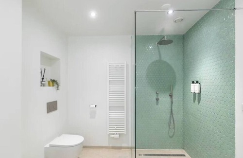 Amsterdam South Apartment | Pearl & Tulip 2BR + Free Parking