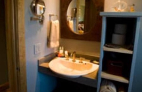 Sebastopol Bed & Breakfast | Pearlessence Vineyard Inn/Ginkgo Room/