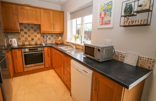 Kenmare House | PEBBLE LODGE, pet friendly, with a garden in Kenmare, County Kerry