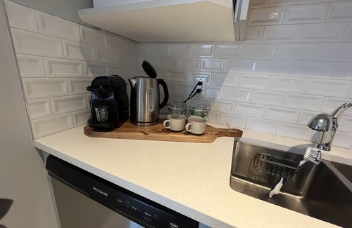 Douglas Apartment | Pebbly Peak: Charming Retreat, Steps from White Rock! Pet Friendly!
