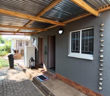 Vredefort House | Pecan Tree Parys