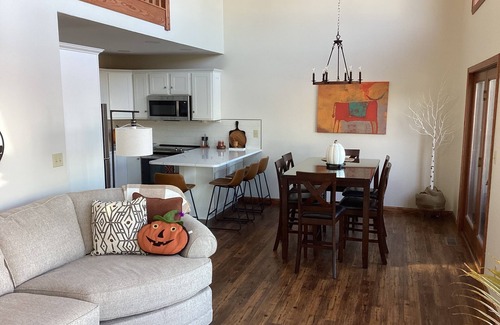 Clymer Condo | Peek’n Peak Ski Resort 3+bed 3 bath Condo, updated 2,00O sq feet walk to slopes