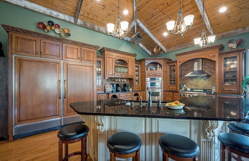 The Galena Territory House | Peep the Leaves @ The Territory's BEST Lodge - Year Round Hot Tub! Fire Pit!