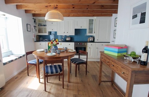 Porthleven Cottage | Pegs