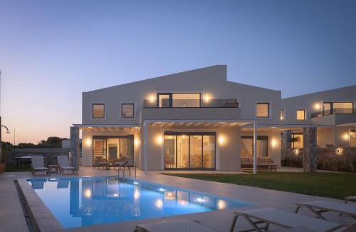 Kavros House | Pelagias Loft Villas Heated pool