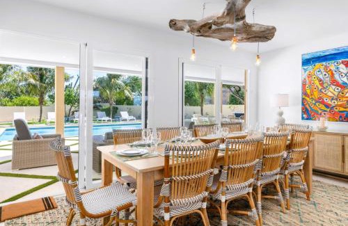 Malmok Villa | Pelican Beach House by Bocobay Seafront LUX 4BD