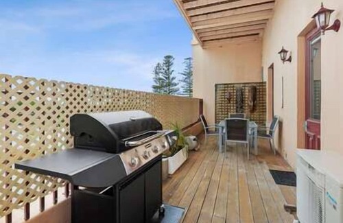Queenscliff Apartment | Pelicans at the Ozone